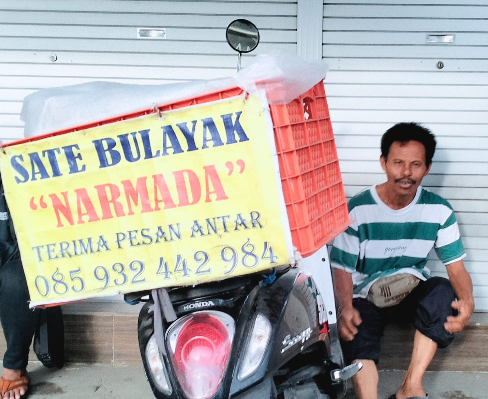 Menginspirasi! Kisah Pak Romisah, Paruh Baya asal Lembuak yang Meraih Rp800 Ribu dari Sepiring Sate Bulayak Keliling