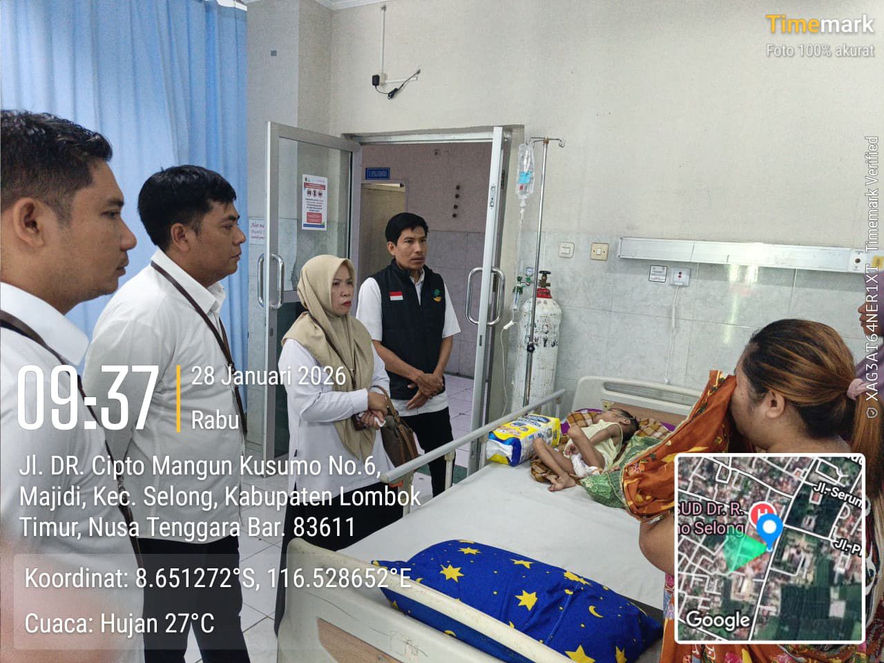 Super Keren! Tak Sekadar Tugas, Dua Sub Koordinator Dinsos Lombok Timur Kompak Beri Kehangatan untuk Adik Bije Danu Arropfah