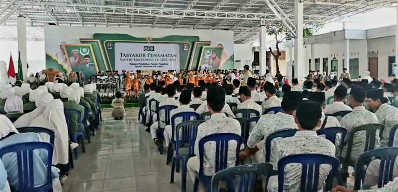 Hadiri Tasyakur Penamatan, Ketum PBNW Ingatkan Santri NW Jangan Lupa Almamater