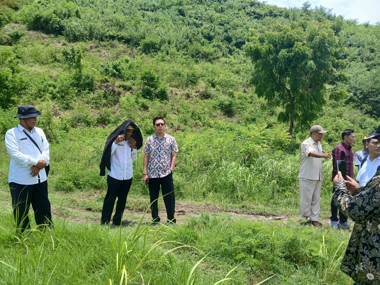KOMISI IV DPRD LOTIM TINJAU LOKASI BANJIR DI EKAS DAN SERIWE