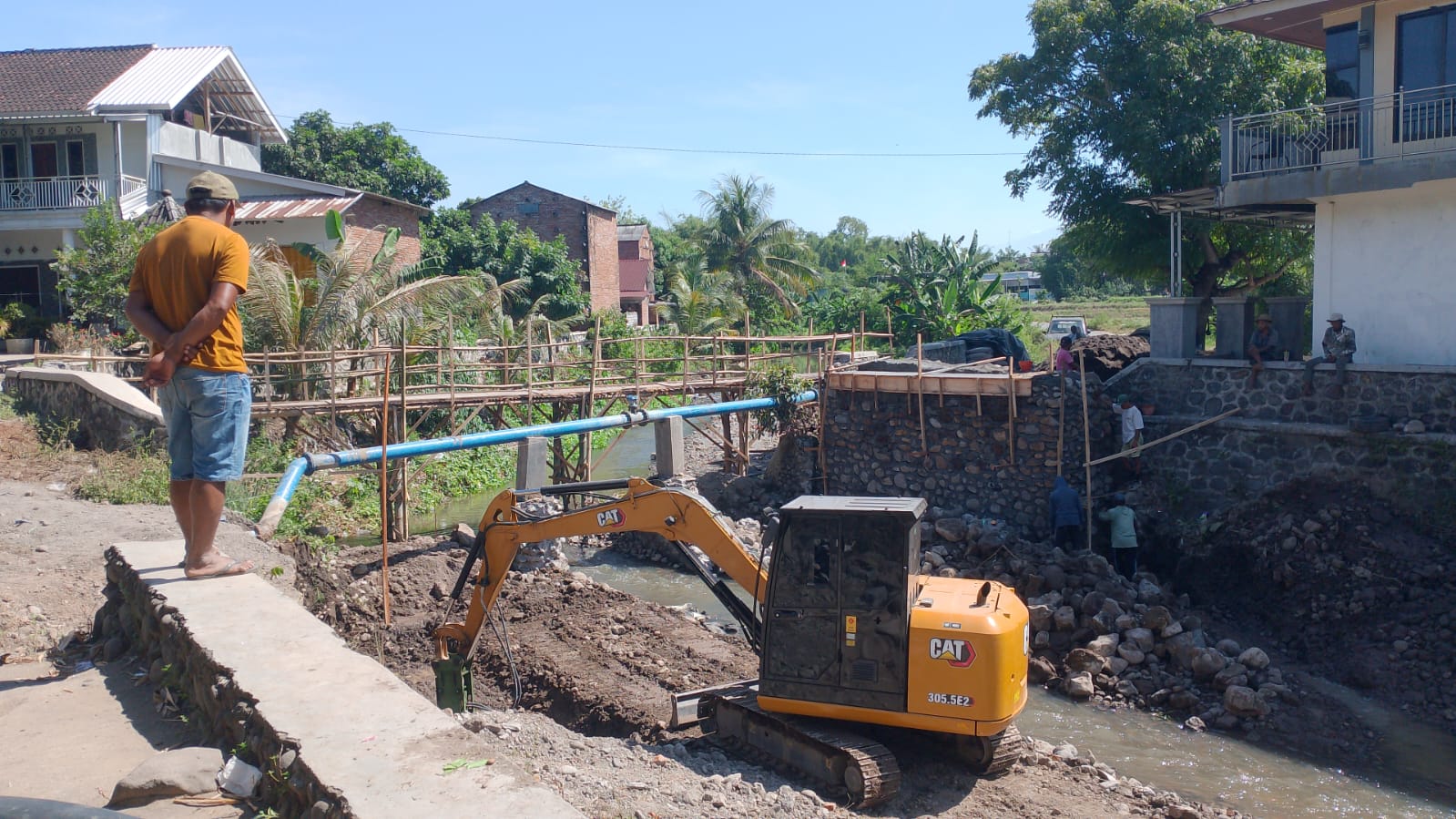 Jembatan Orong Bukal Desa Sepapan Akhirnya Diperbaiki Pemerintah Daerah