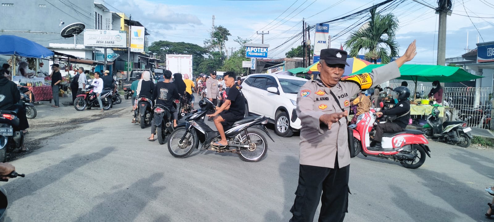 Pastikan Warga Nyaman Ngabuburit, Personel Polsek Sakra Jaga Ketat Titik Rawan di Lombok Timur