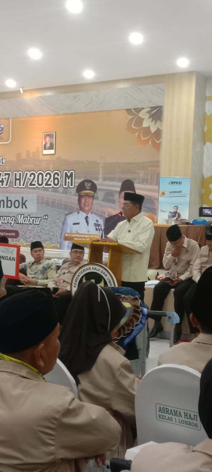 PELEPASAN JEMAAH HAJI KLOTER 9 OLEH BUPATI LOMBOK TIMUR BERSAMA KEPALA KEMENTERIAN HJI DAN UMROH KABUPATEN LOMBOK TIMUR