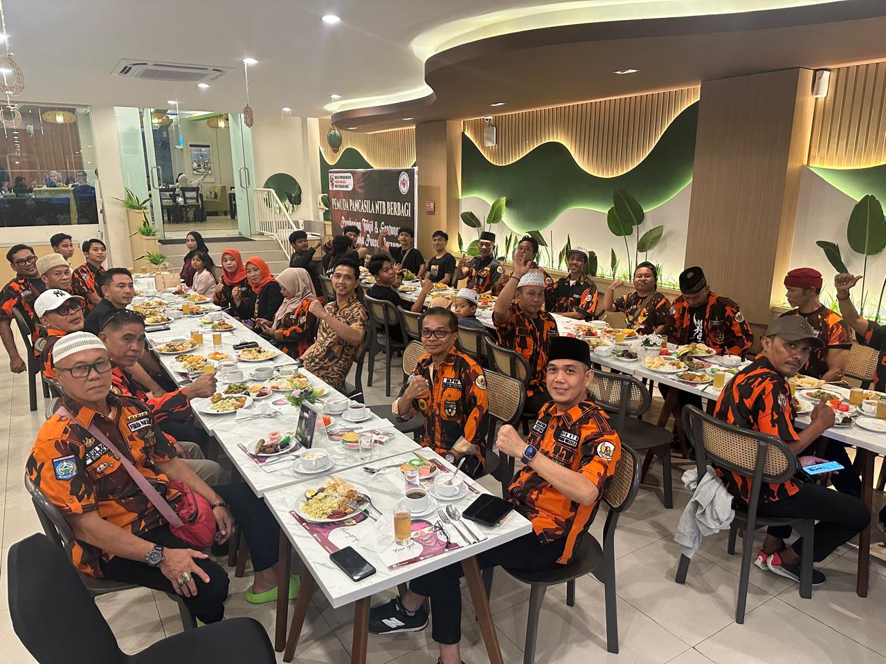 Ramadhan Berbagi : Bahagiakan Yatim Raih keberkahan ta'jil semarak Berkah bersama Pemuda Pancasila NTB