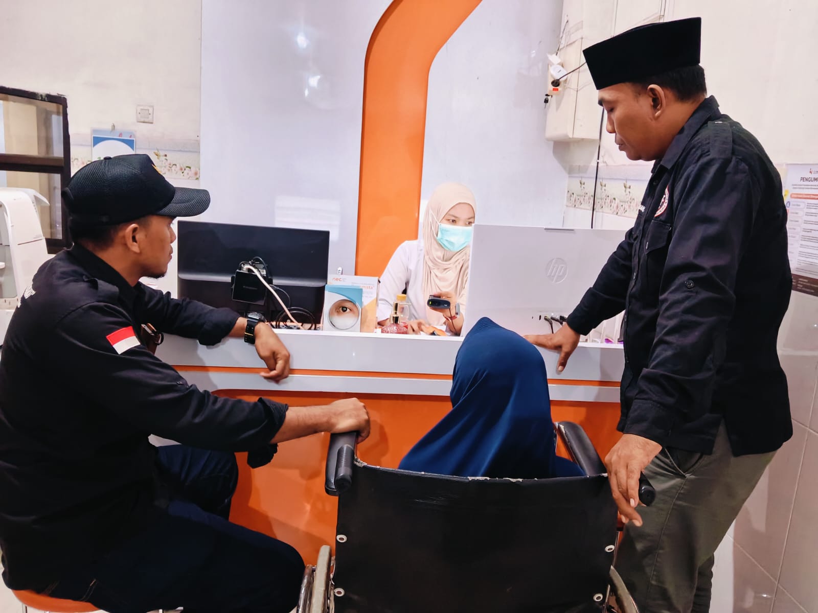 SINERGI YAYASAN GLL DAN YAYASAN KPM DAMPINGI WARGA JALANI OPERASI KATARAK