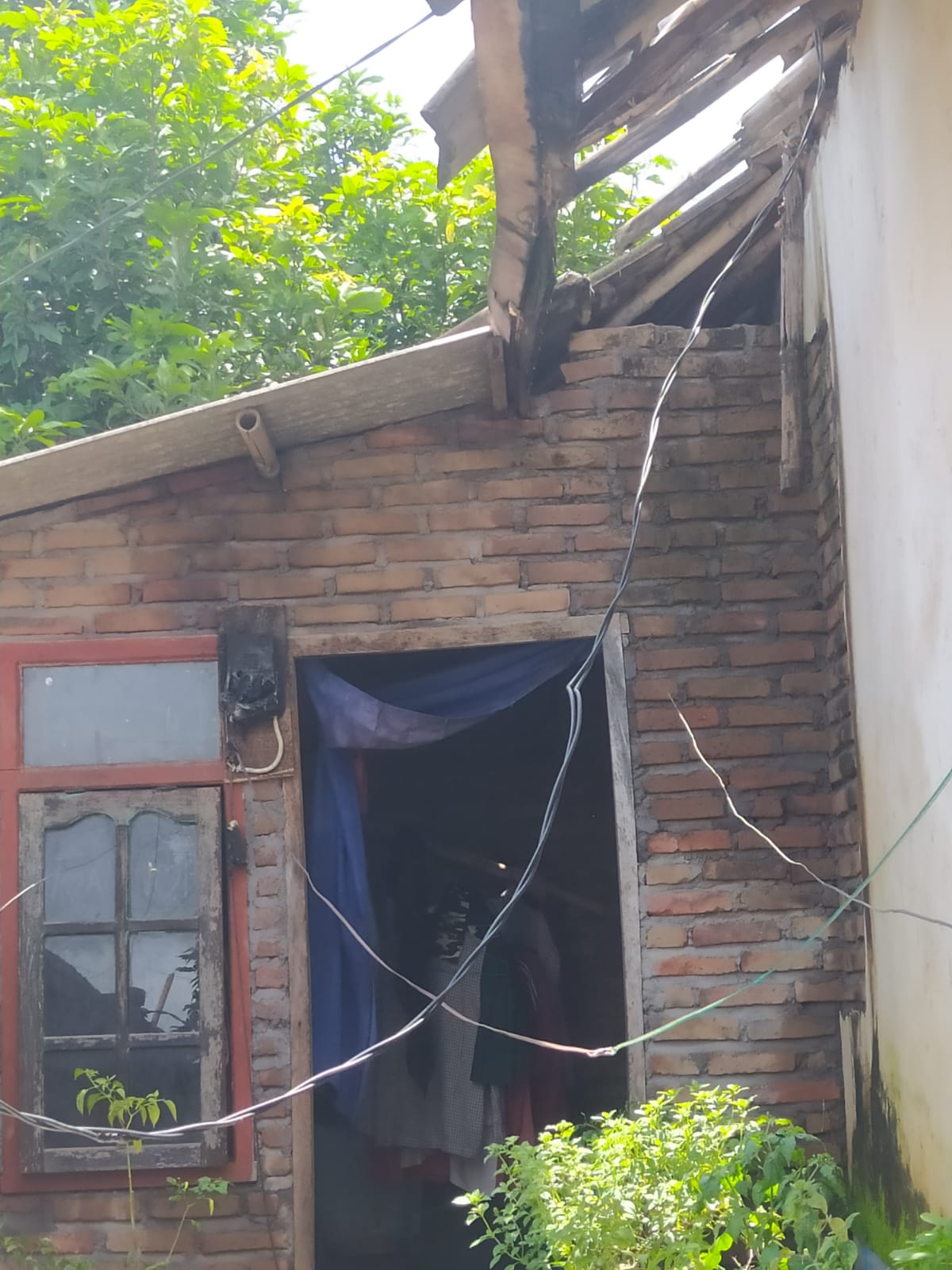 KWH Listrik Warga Montong Retek Terbakar, Kerugian Ditaksir Rp3,5 Juta