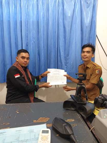 Komunitas Pelayan Masyarakat Jerowaru Sigap Bantu Korban Kebakaran Urus Dokumen Kependudukan