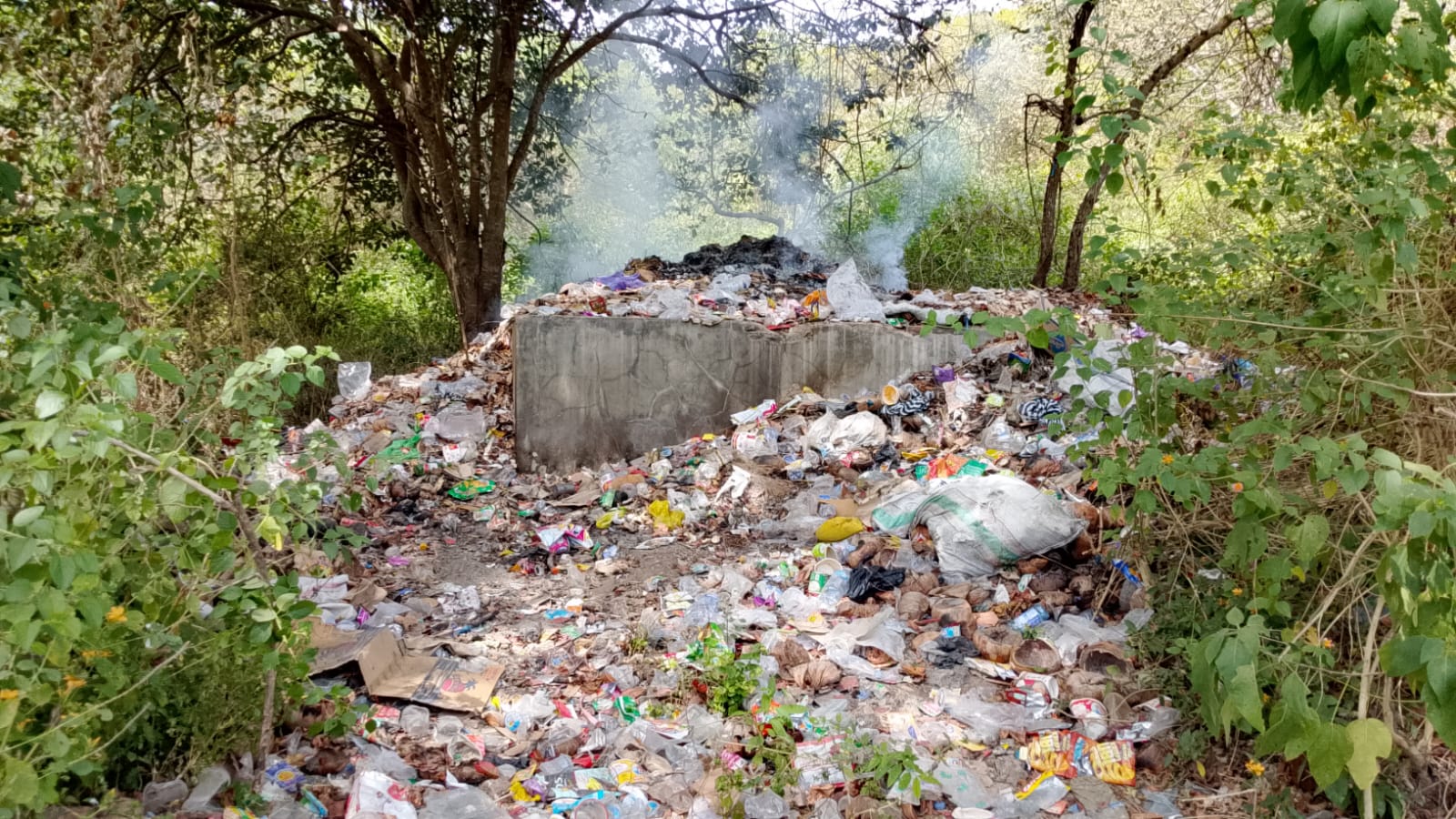 SAAT SEJARAH JADI TEMPAT SAMPAH: CAGAR BUDAYA KOMPLEKS GUA JEPANG SEKAROH TERCEMAR LIMBAH